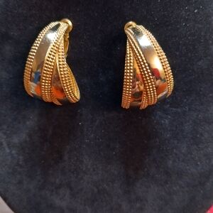 Goldtone Textured Hanging Decorative Earrings for Pierced Ears ~Very Pretty~